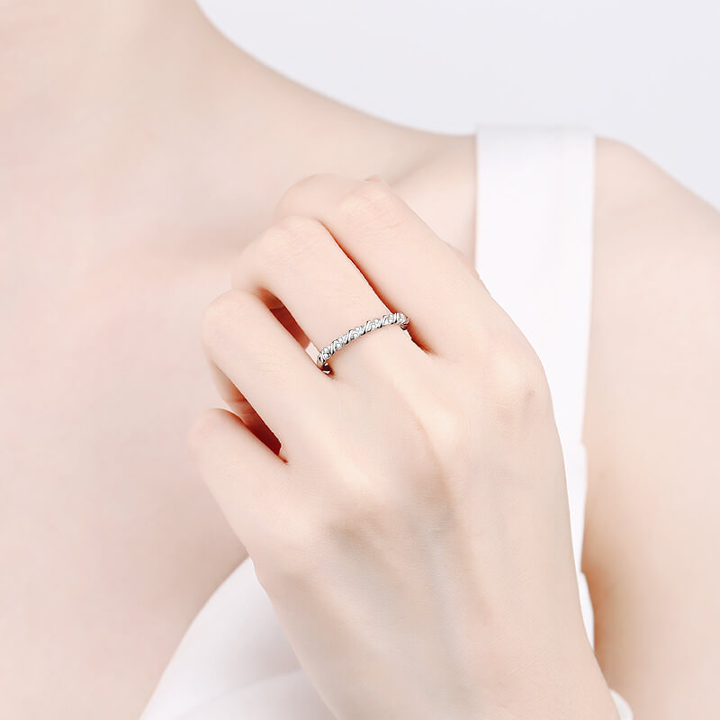 Minimalist Twist Moissanite 925 Sterling Silver Ring 02 | RoyalLuster.com