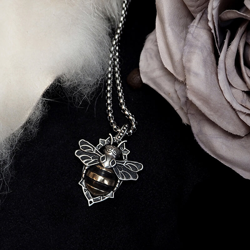 Vintage Little Bee 925 Sterling Silver Necklace 05 | RoyalLuster.com