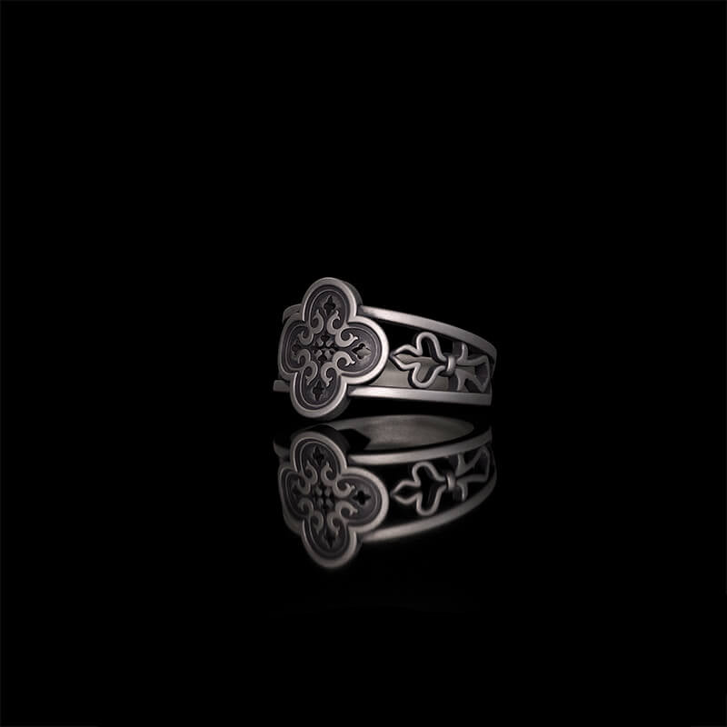 Vintage Hollow Floral Pattern Sterling Silver Ring | RoyalLuster.com